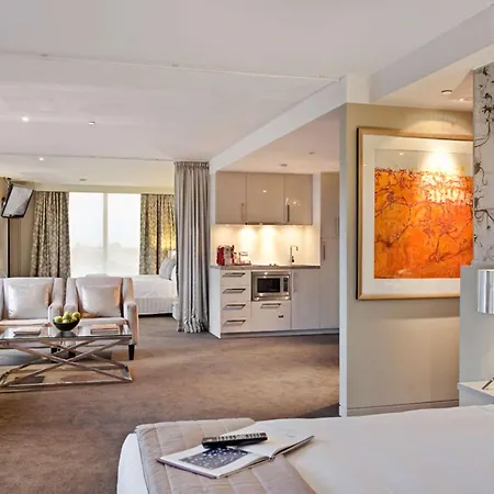 The Olsen Melbourne Art Series Exterior photo A suite at the Mandarin Oriental, Paris